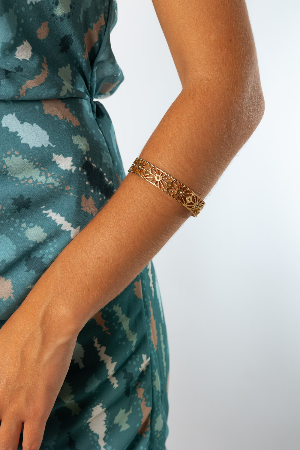 Brazalete Vibes Dorado