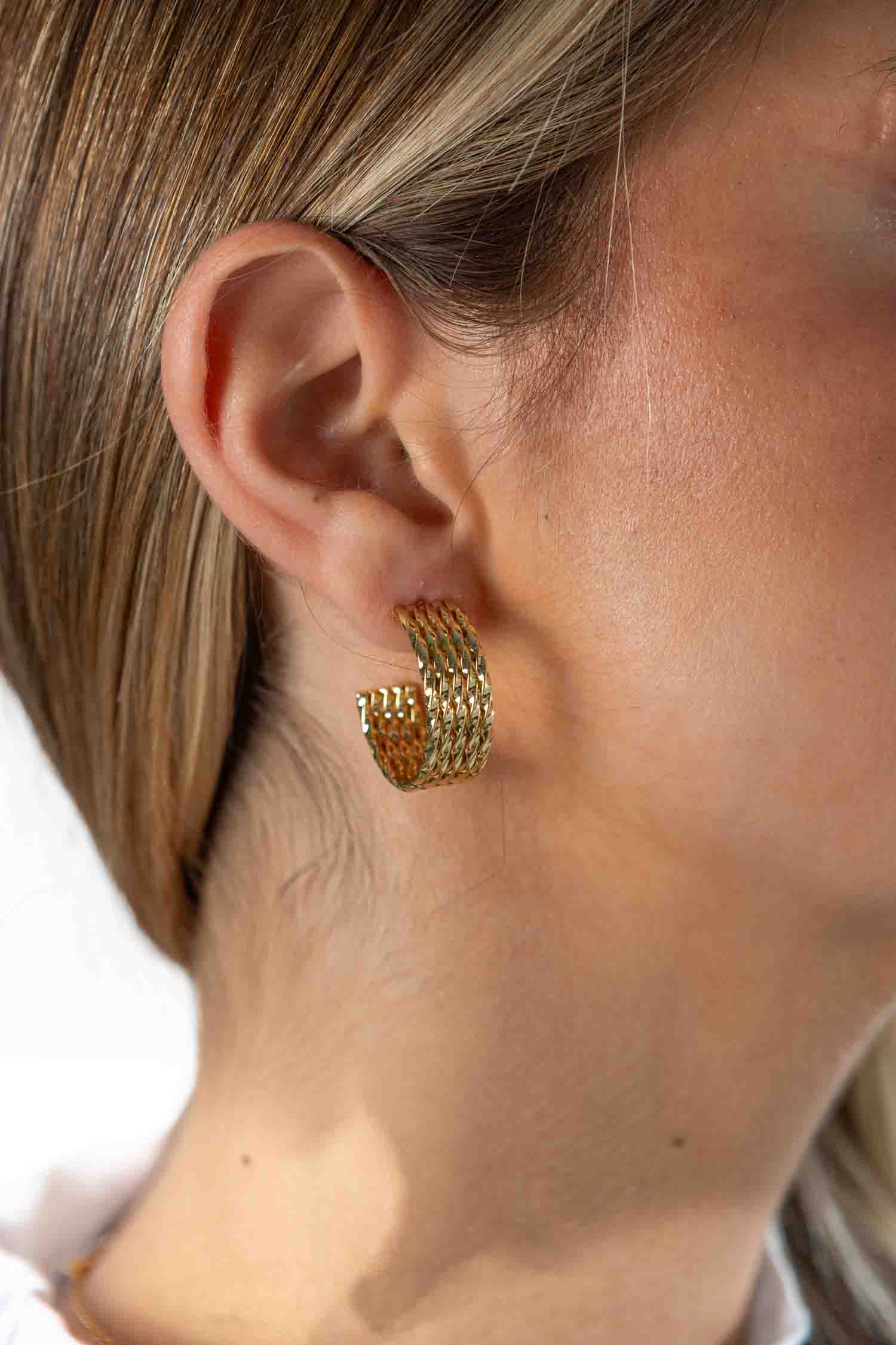 Pendientes Huggie Dorado
