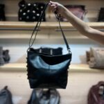 Bolso Wherever Tachuelas Negro