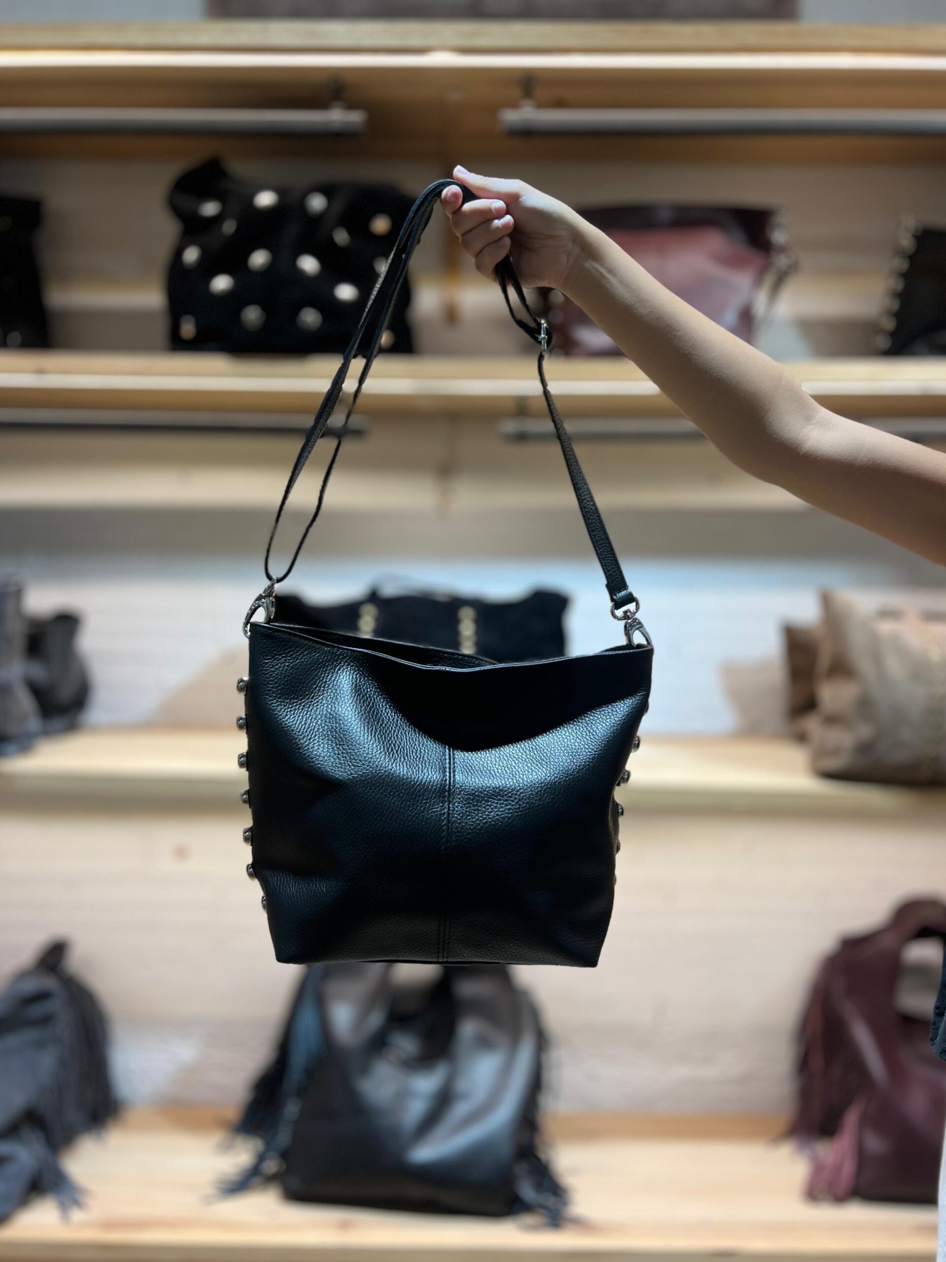 Bolso Wherever Tachuelas Negro