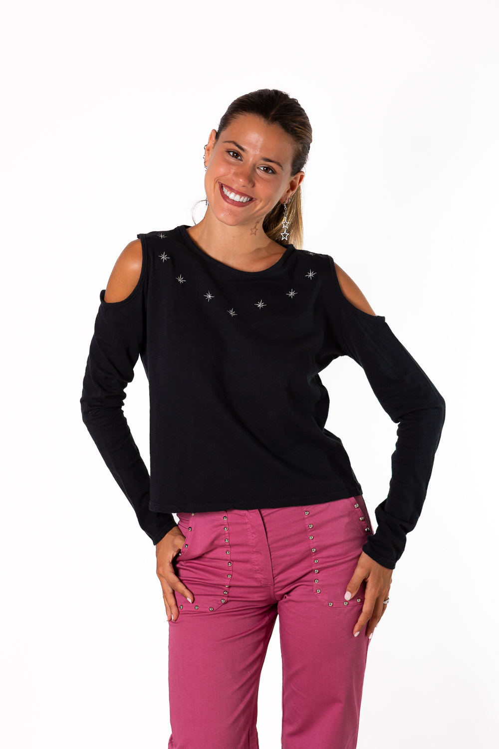 Camiseta Bordada Aberturas Negro