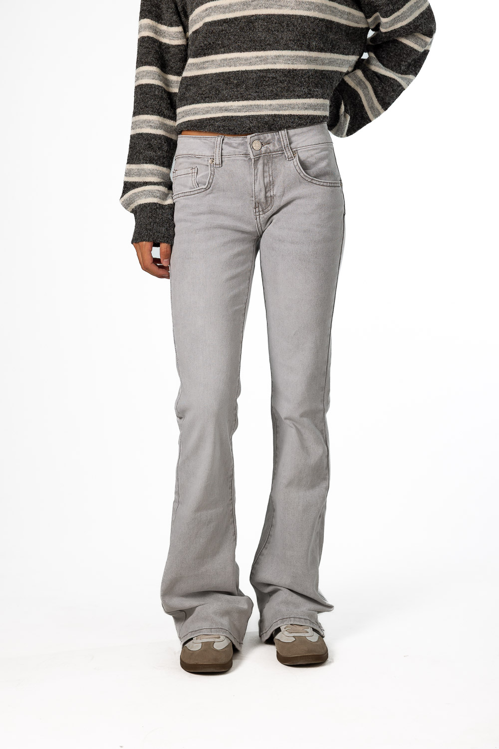 Pantalón Vaquero campana gris