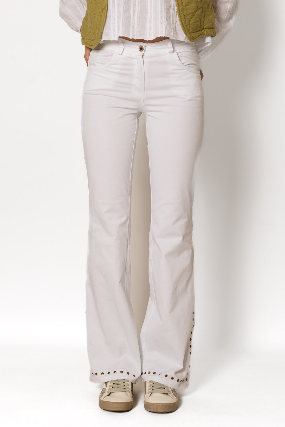 Pantalón Blanco Flare Tachuelas Cobre Brookville