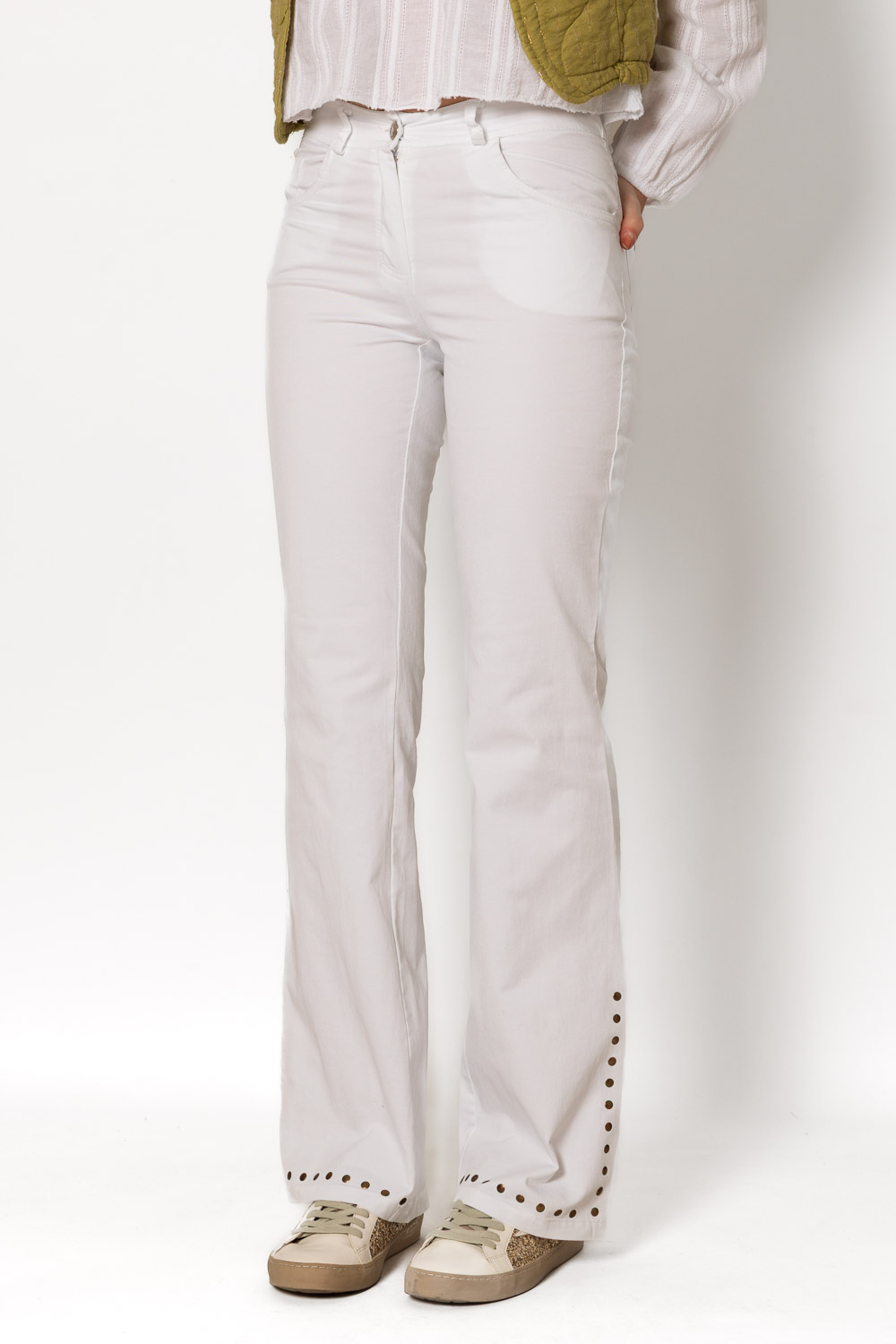 Pantalón Blanco Flare Tachuelas Cobre Brookville