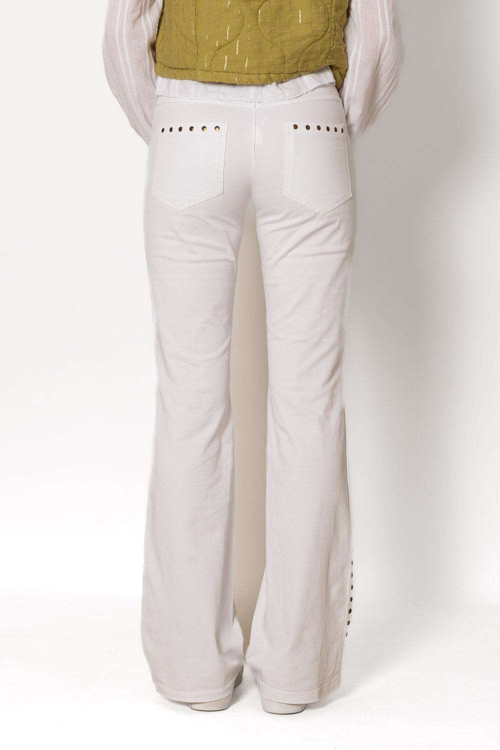 Pantalón Blanco Flare Tachuelas Cobre Brookville