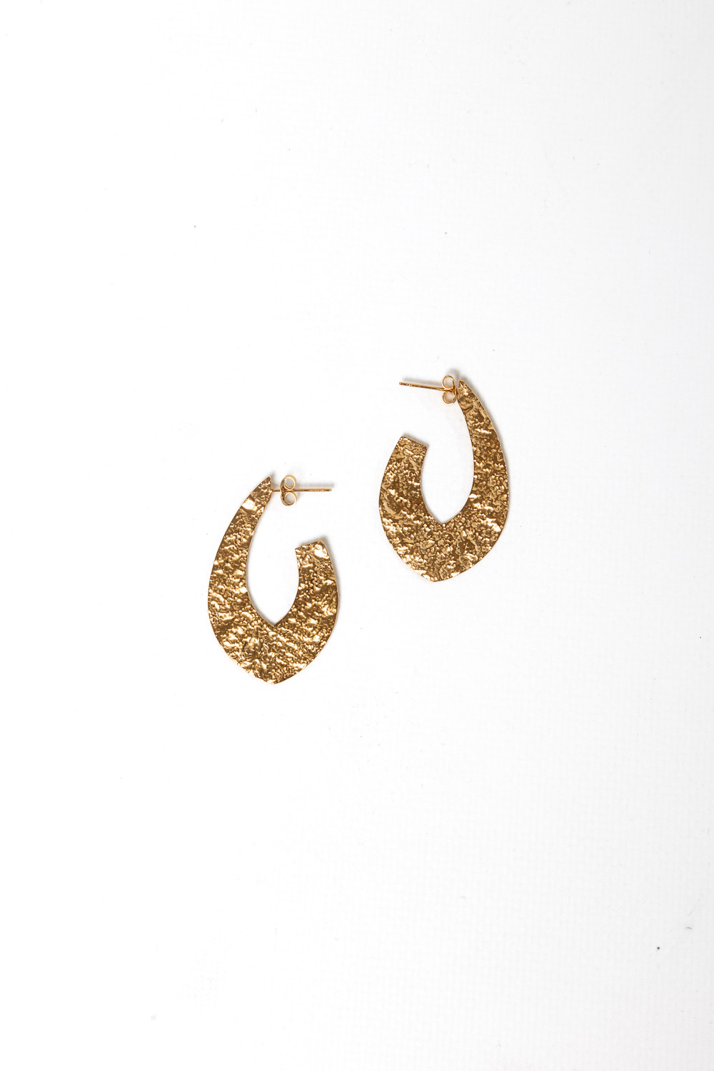 Pendiente tide dorado