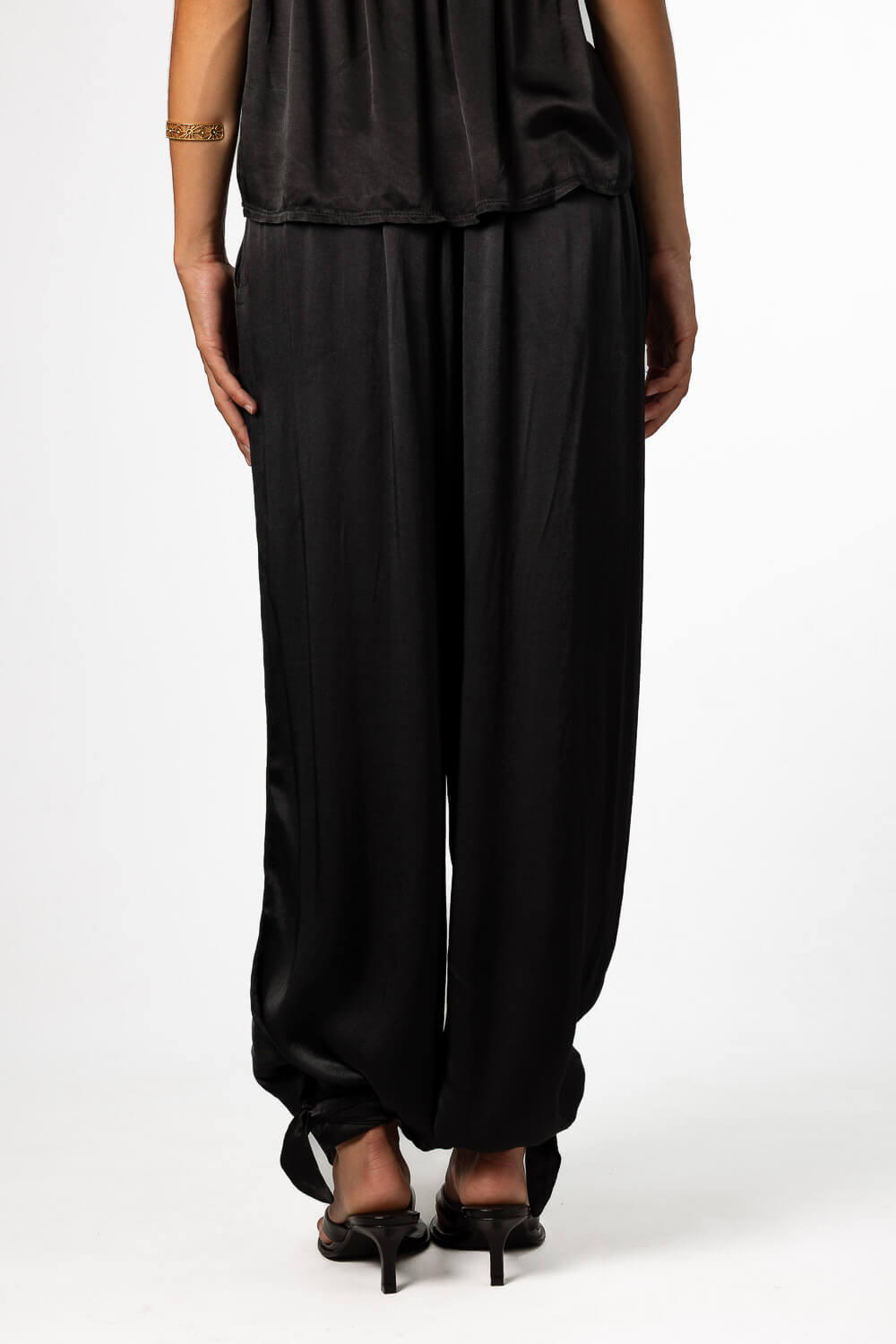 Pantalón Globo Satén Negro