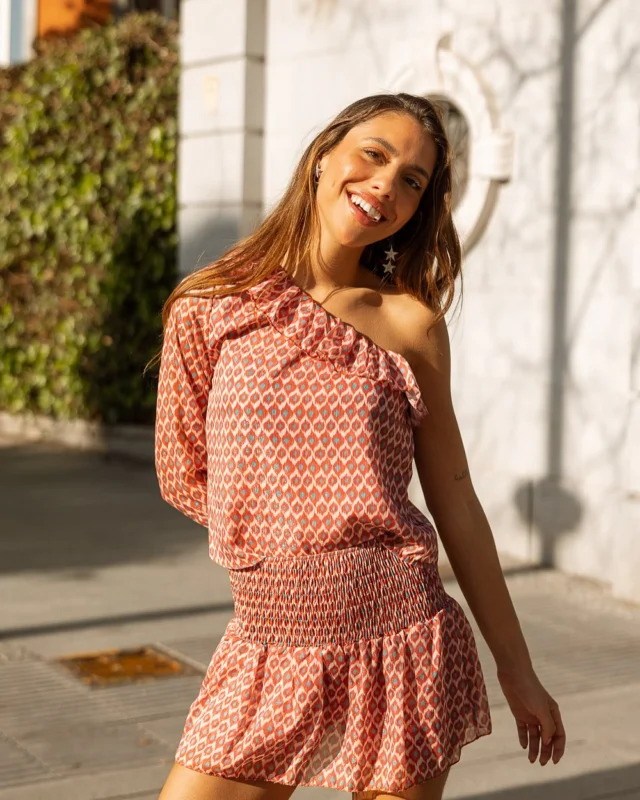 @lorenagbaldres brutal con 3 looks de la nueva colección de verano! 

Imposible decidirnos por uno!!🤯😍 

Encuéntralos todos en nuestra web y nuestras tiendas 💗💗💗 Si quieres las refes de alguno, comenta y te decimos!