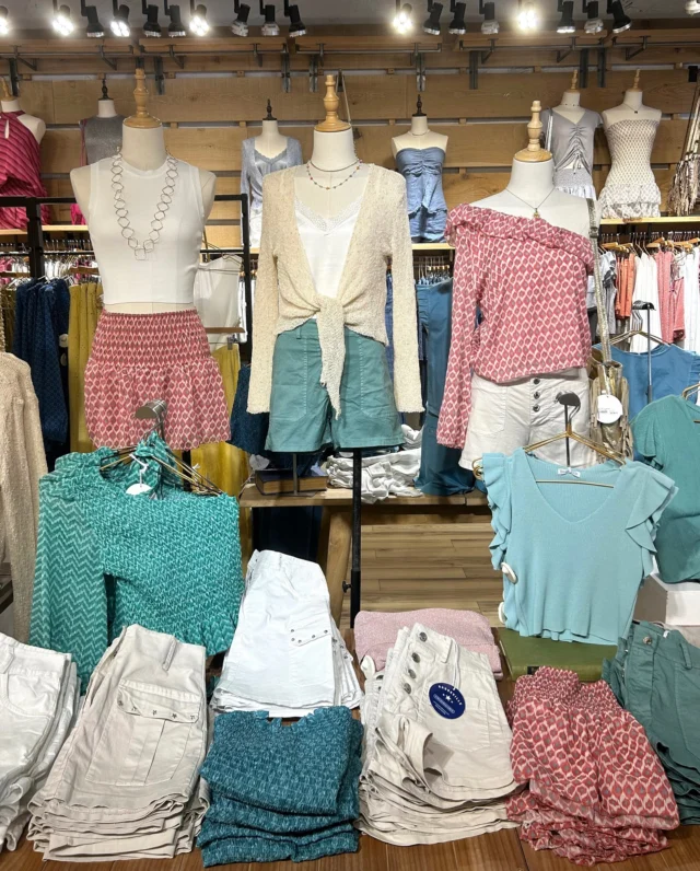 TIENDAS TIENDAS TIENDASSSS⭐️🌞😎

Full de ropita para verano, para vuestras fiestas de fin de exámenes, vuestros eventos como gradus, bodas…

Os esperamos este finde con las tiendas llenas de ropa para todos vuestros planes!!!🙌🏼🤩

#shop #girls #looks #summer #plans #newin #outfits #night #party #eventos
