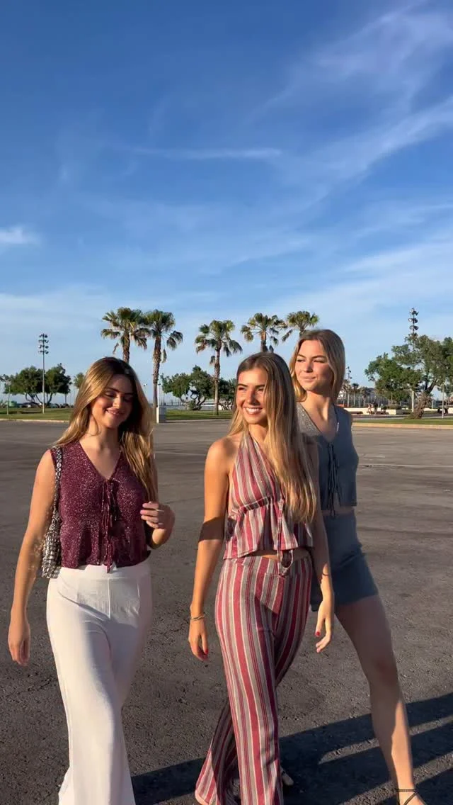 Comenta con 🍀 en el vídeo para manifestar suerte en los exámenes y que en breve estéis disfrutando el verano como ellas!!!😎🎉⭐️

#lucky #🍀 #exams #summer #mood #fyp #looks